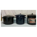 Three granite ware stock pots with lids