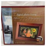 New 7 inch digital photo frame