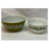 Two Pyrex Crazy Daisy mixing bowls