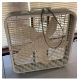 20 inch box fan. Works.