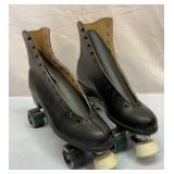 New Roller Derby menï¿½s roller skates