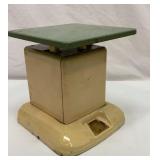 Vtg 25 pound metal scale