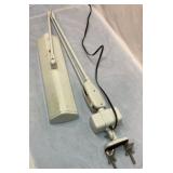 Bench mount fluorescent work light. Works.