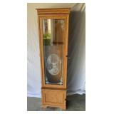 Rifle cabinet with glass front. Lockable.