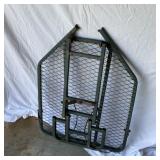 Deer stand platform