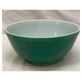 Pyrex 8 1/2 inch primary green mixing bowl
