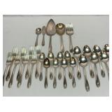 Rogers Daffodil 28 piece utensil set