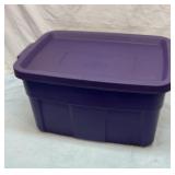 Midsize Rubbermaid tote