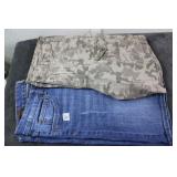 Set of 2 Denim and Camo print shorts