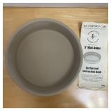The Pampered Chef 8" Mini-Baker w/Recipe Book