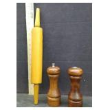 KITCHEN ITEMS,ROLLING PIN, SALT & PEPPER SHAKERS