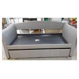 DAY BED WITH TRUNDLE UNDERNEATH