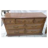 DRESSER WITH 7 DRAWERS