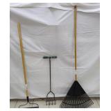 2 KINDS OF RAKES AND A GARDEN BUTLER