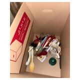 Box of assorted kitchen