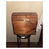 Primitive chest small