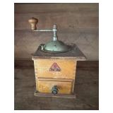 Vintage Pe-De coffee grinder