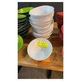 Lot of white cantilever bowls