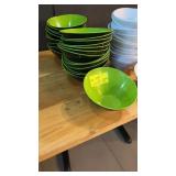Lot of green and black cantilever bowls