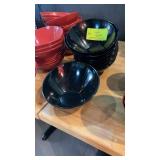Lot of black cantilever bowls
