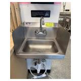 17" WALL MOUNT HAND SINK WITH SIDE SPLASHES