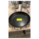Large induction frying pan