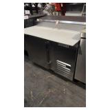Beverage Air raised rail Pizza prep table model