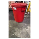 Rubbermaid style 32 gallon red garbage can with