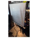 Portable projection screen