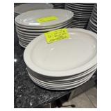 LOT OF ASSORTED MEDIUM OVAL PLATES, 19 COUNT