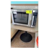 Amana commercial microwave oven