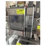 Countertop icemaker by GE produces flaked ice