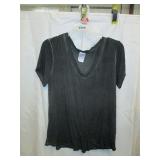 No Boundaries XL Distressed V- Neck Tee