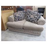 Loveseat Plush Sofa w/4 pillows