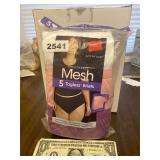 New Hanes women's 5 pairs pack briefs size 14