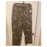 New No Boundaries men's camo cargo pants size M