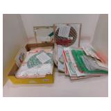 HOLIDAY GIFT WRAP / TAG / CARD LOT *ASSORTED
