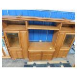 COMPLETE OAK DELUXE ENTERTAINMENT CENTER