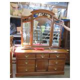 VINTAGE MAHOGANY TRIPLE DRESSER W BIFOLD MIRRORS