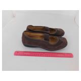 WOMENS 9XW MEMORY FOAM SLIPPER SHOES