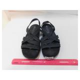 WOMEN'S SKECHERS SANDALS SIZE 9 *