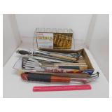 KITCHEN LOT - CHICKEN LEG RACK, SKEWERS, SPATULA