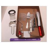 VINTAGE KITCHEN LOT - CRINKLE CUTTER, CAKE BREAKER