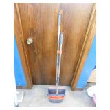 PET HAIR RUBBER BROOM & DUST PAN SET - GREAT SHAPE
