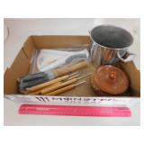 KITCHEN LOT - FONDUE UTENSILS, STEEL POT & MORE