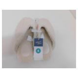 NEW WOMENS SLIPPERS *SIZE 8 *UNIVERSAL THREADS