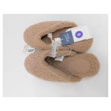 NEW WOMENS SLIPPERS SIZE 6 *UNIVERSAL THREADS