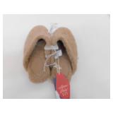 NEW WOMENS SLIPPERS *SIZE 6 *UNIVERSAL THREADS
