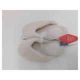 NEW WOMENS SLIPPERS SIZE 6 *UNIVERSAL THREADS