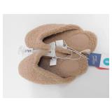 NEW WOMENS SLIPPERS SIZE 8 *UNIVERSAL THREADS